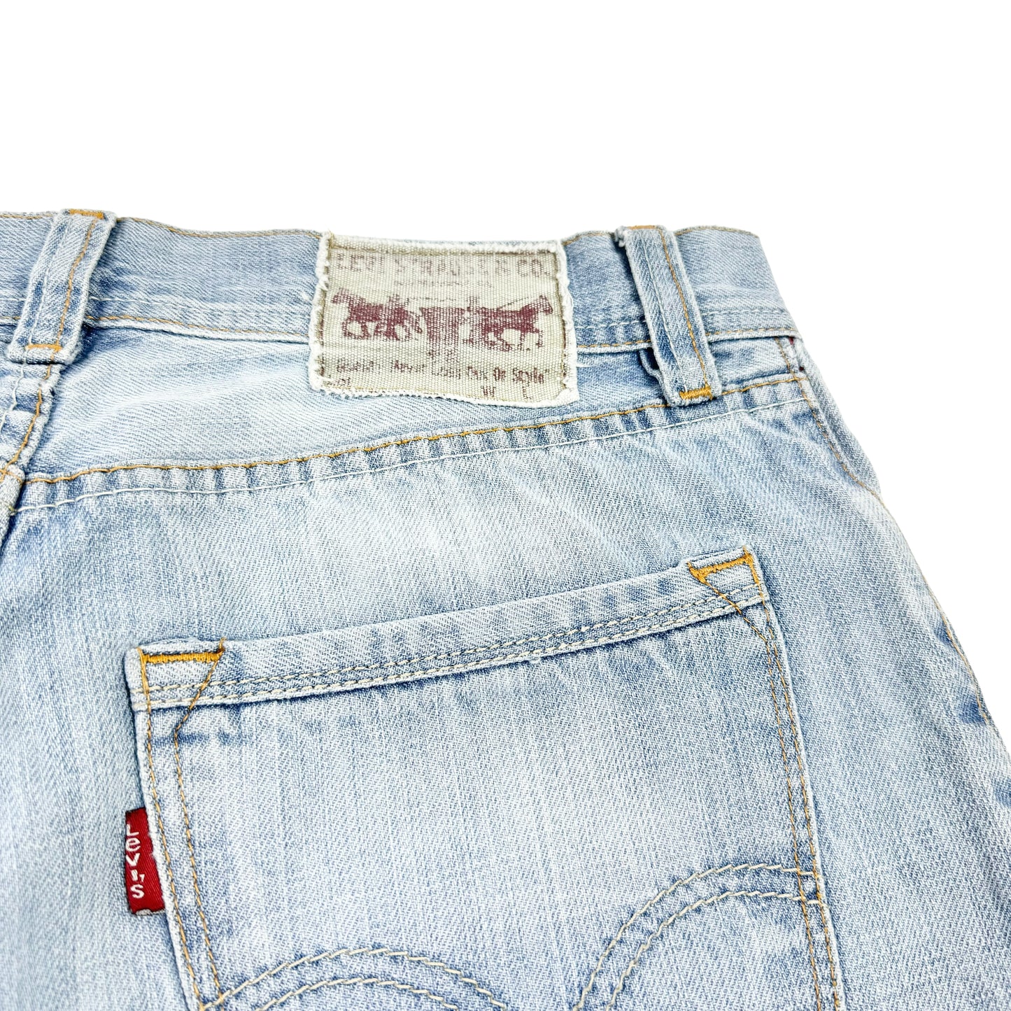 Blugi Levi’s Vintage